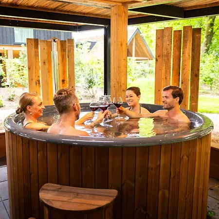 Met Hottub & Sauna | 4 Personen - Valley Villa Wekerom
