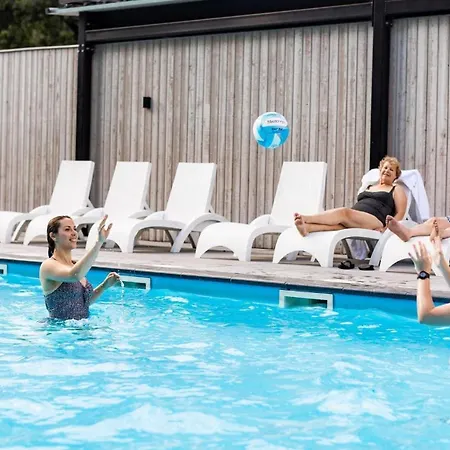 Ferienpark Mit Hottub&sauna | 4 Personen